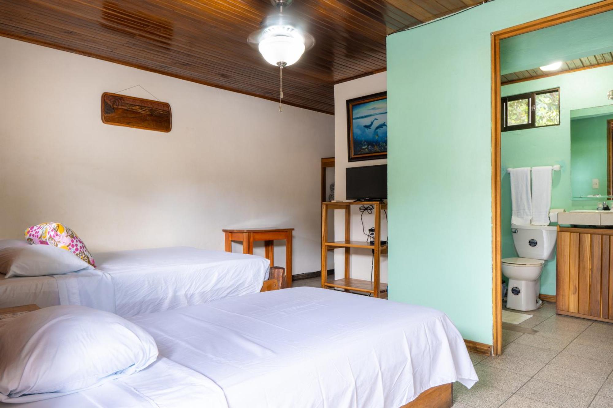 Cabinas Arrecife Cahuita Exteriör bild