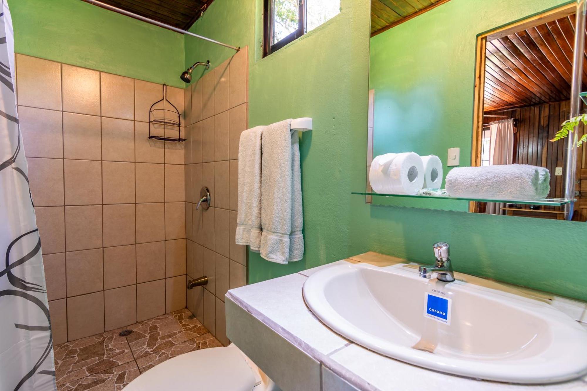 Cabinas Arrecife Cahuita Exteriör bild