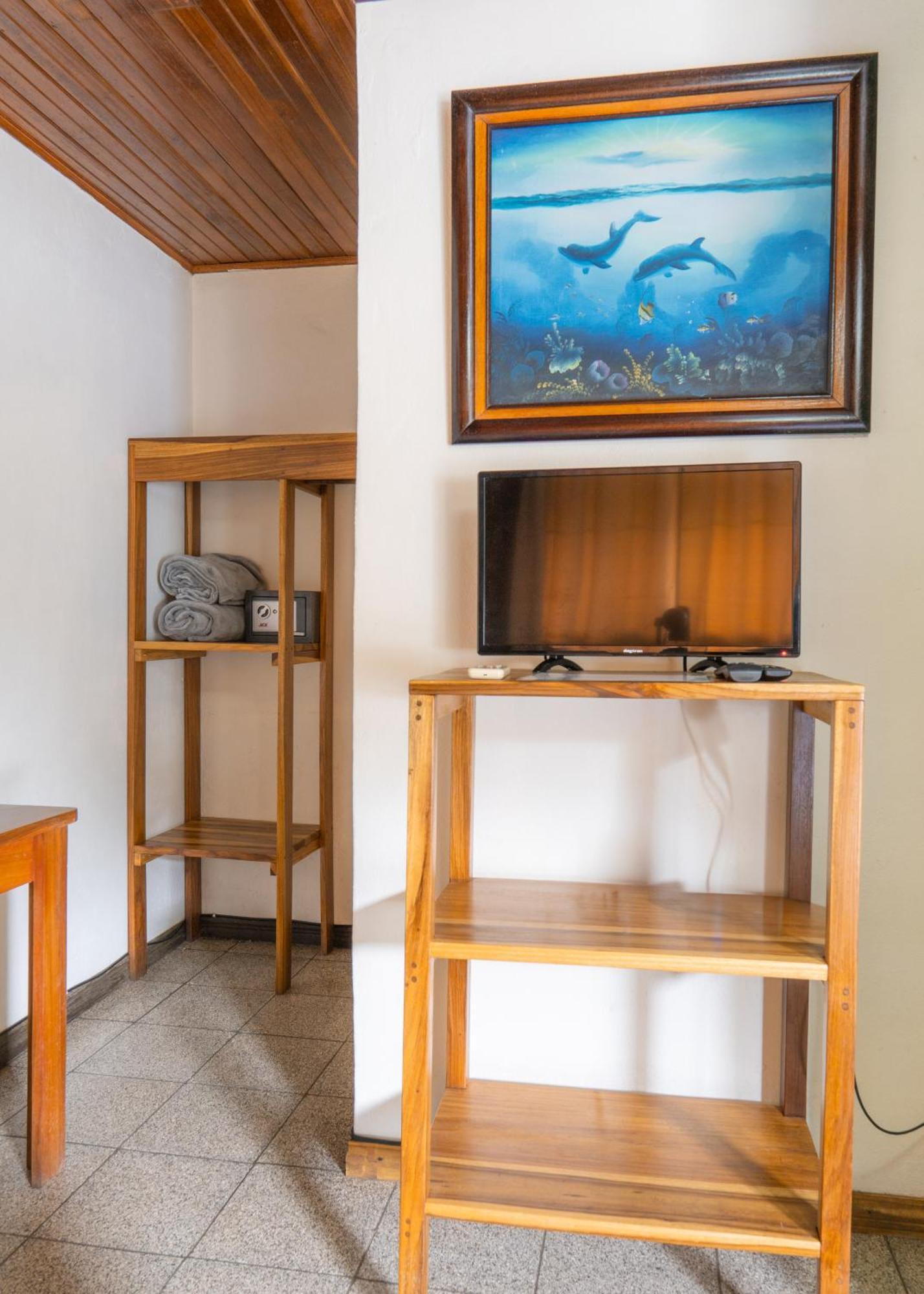Cabinas Arrecife Cahuita Exteriör bild