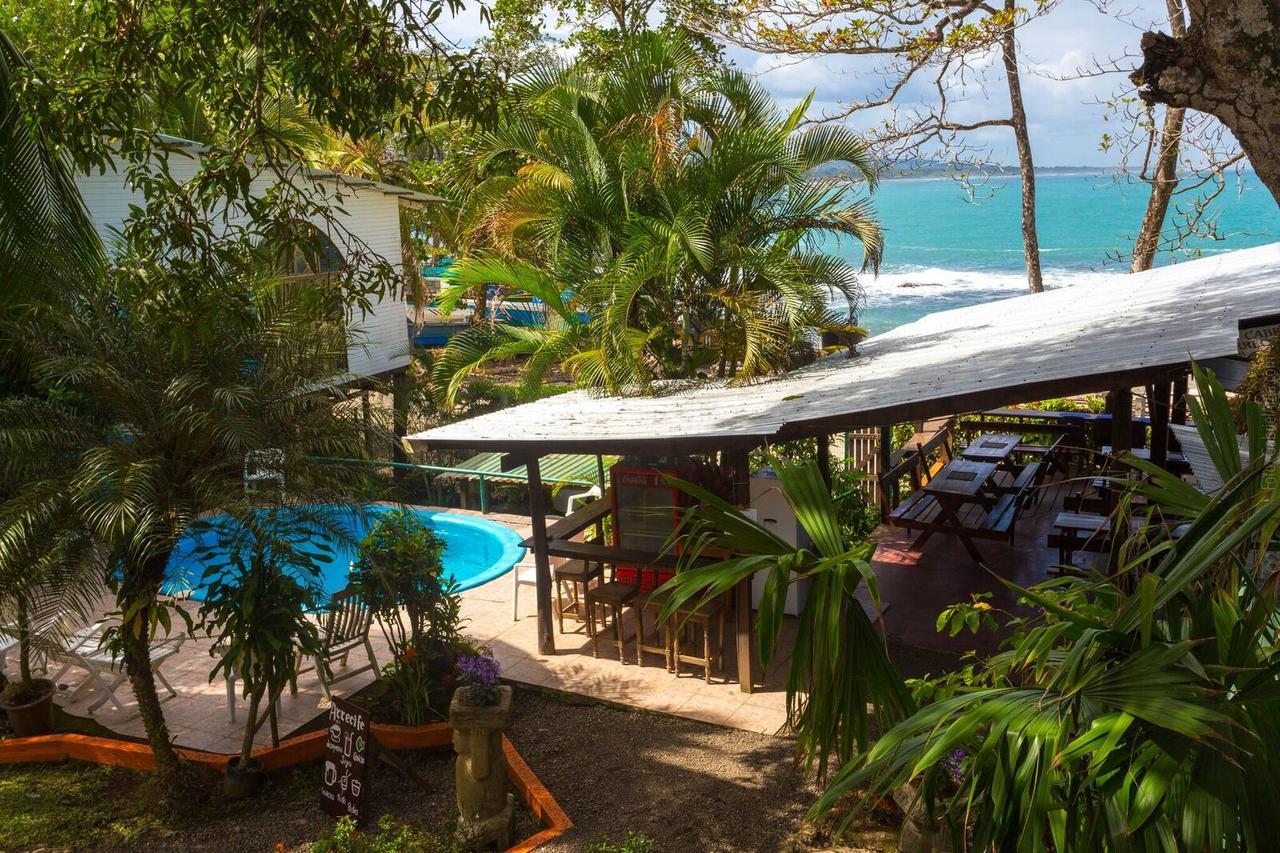 Cabinas Arrecife Cahuita Exteriör bild