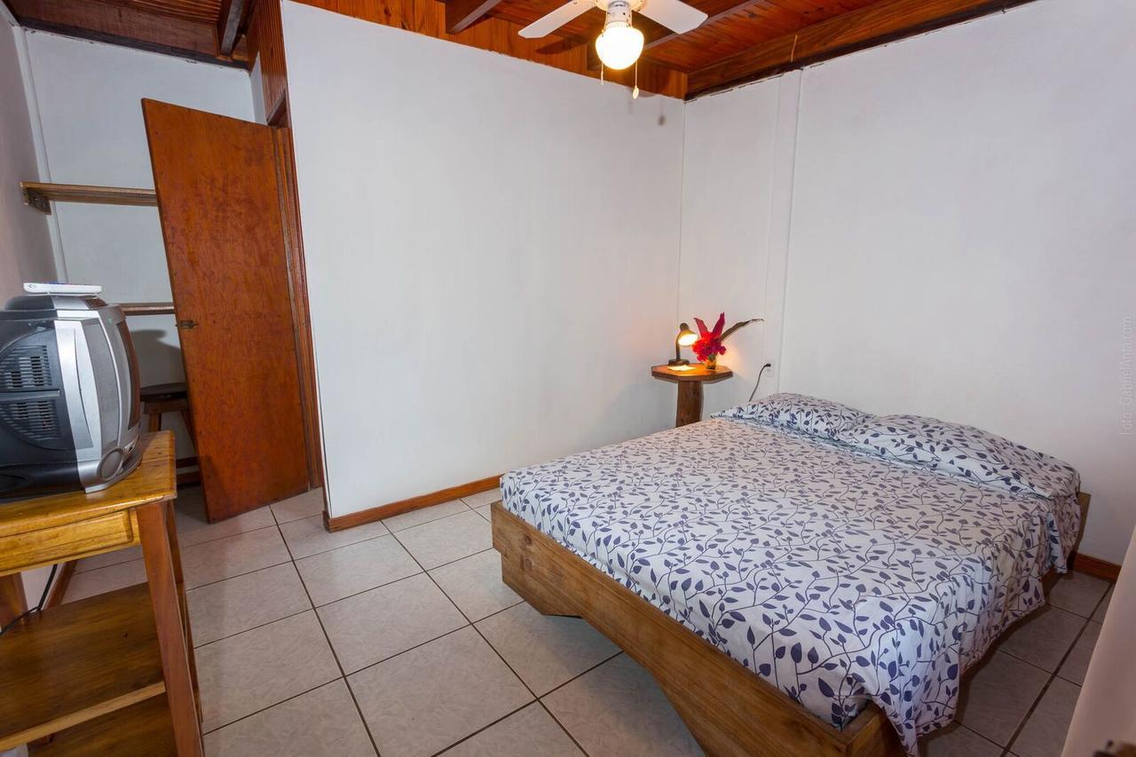 Cabinas Arrecife Cahuita Exteriör bild