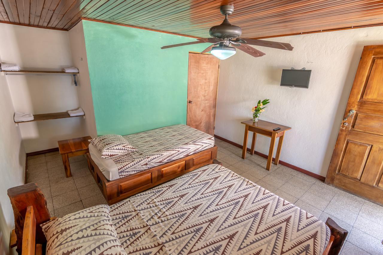 Cabinas Arrecife Cahuita Exteriör bild