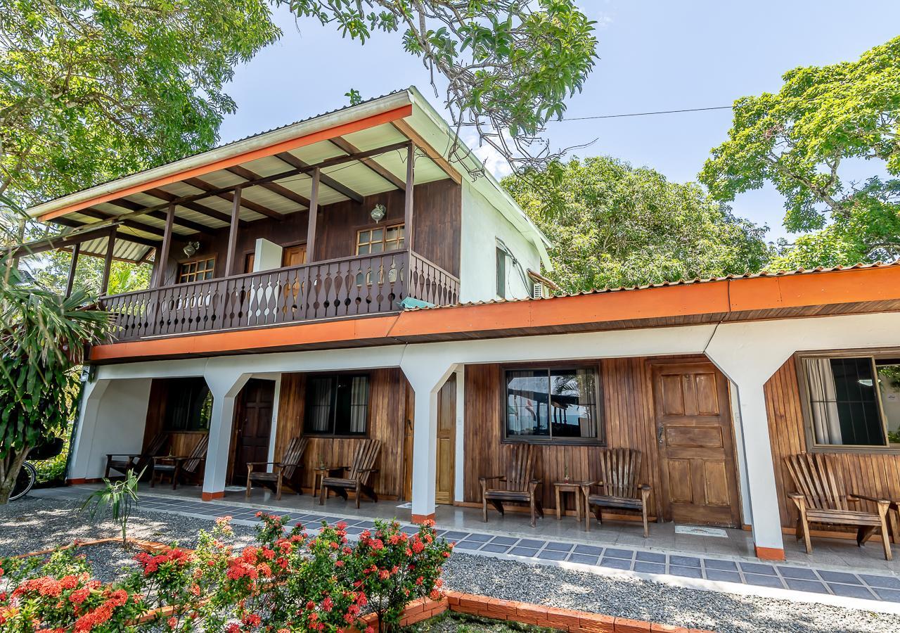 Cabinas Arrecife Cahuita Exteriör bild