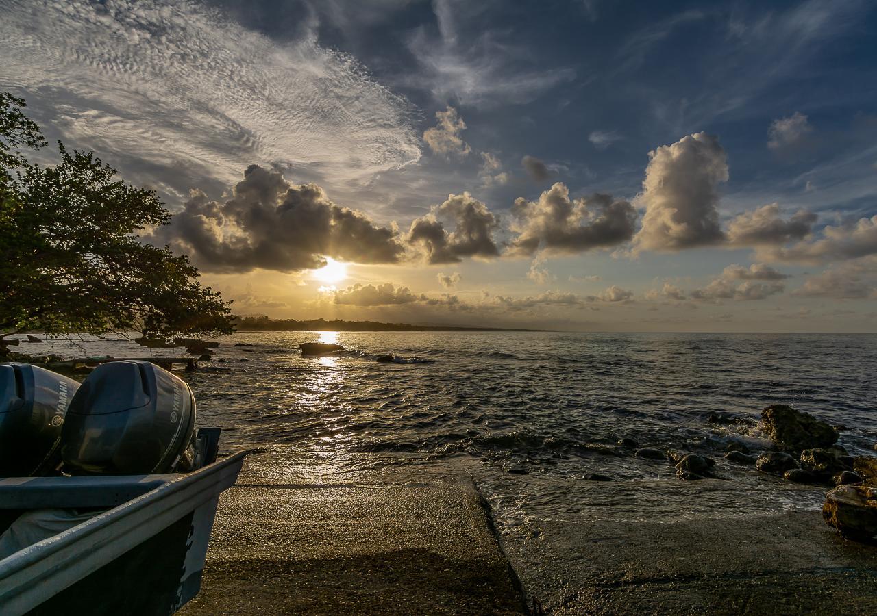 Cabinas Arrecife Cahuita Exteriör bild