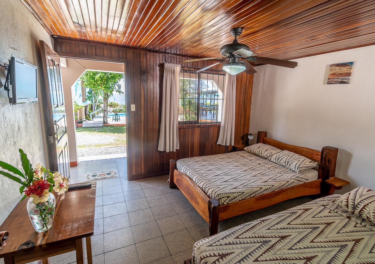 Cabinas Arrecife Cahuita Exteriör bild