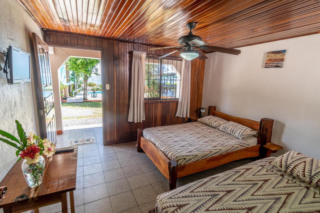 Cabinas Arrecife Cahuita Exteriör bild