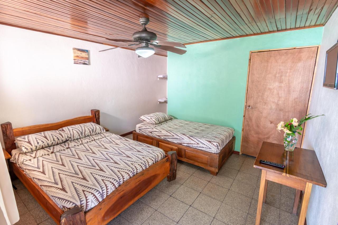 Cabinas Arrecife Cahuita Exteriör bild